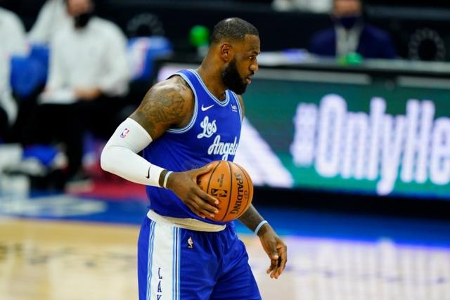 迪玛利亚社交媒体晒全家福 祝所有人2025新年快乐